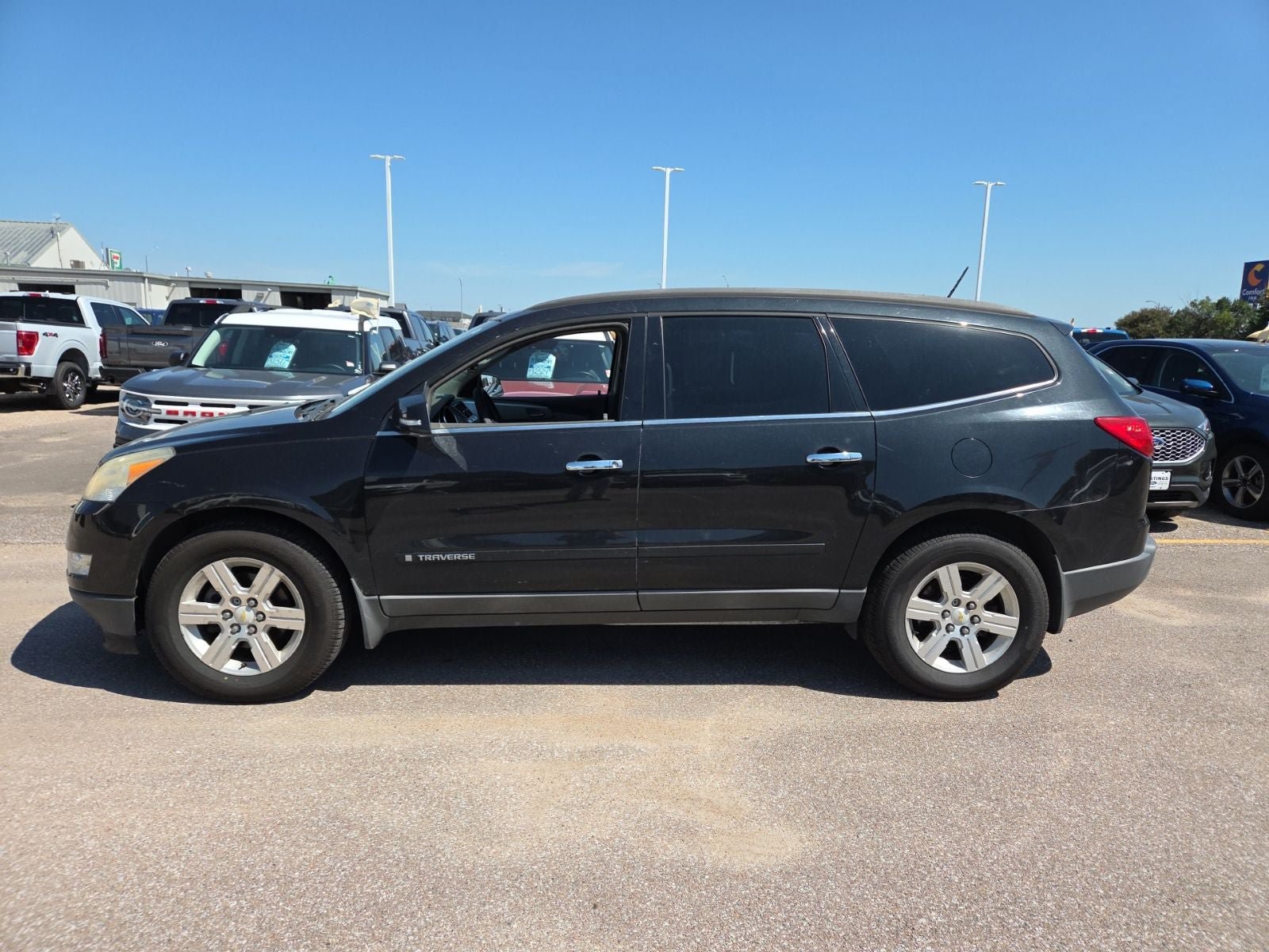 Used 2009 Chevrolet Traverse LT AWD/4WD image 2
