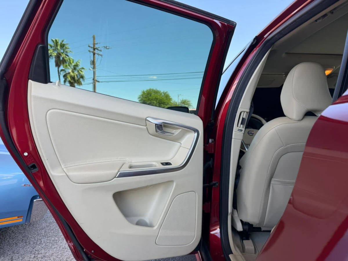 Used 2016 Volvo XC60 T5 Premier FWD image 34