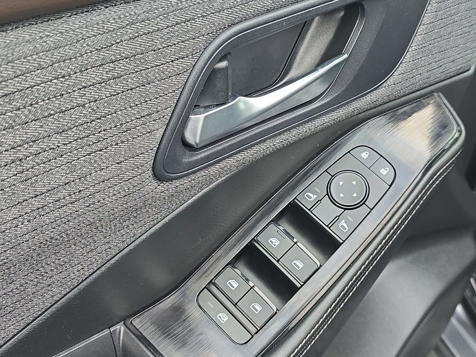 Used 2023 Nissan Rogue SV image 14