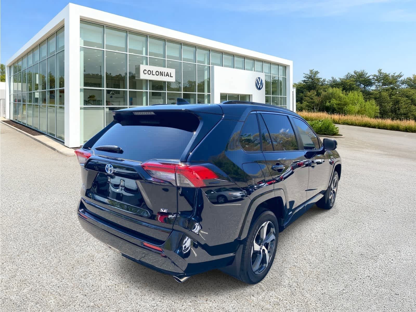 Used 2024 Toyota RAV4 SE w/ Weather & Moonroof Package AWD/4WD image 5