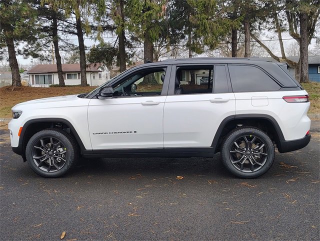New 2025 Jeep Grand Cherokee Limited w/ Trailer Tow Package image 10