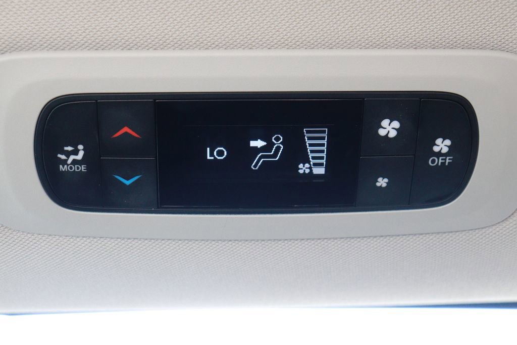 Used 2024 Chrysler Voyager LX image 23