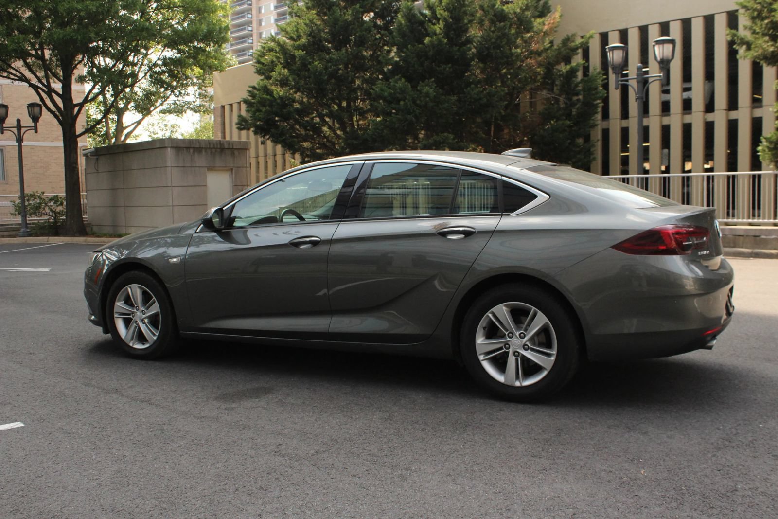 Used 2018 Buick Regal Preferred w/ Sights and Sounds Package FWD image 9