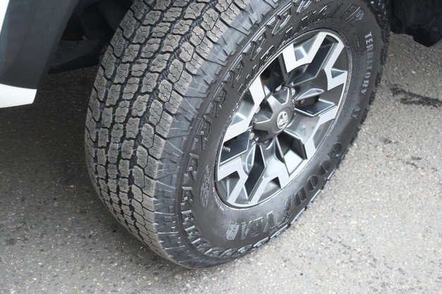 Certified 2022 Toyota Tacoma TRD Off-Road image 11