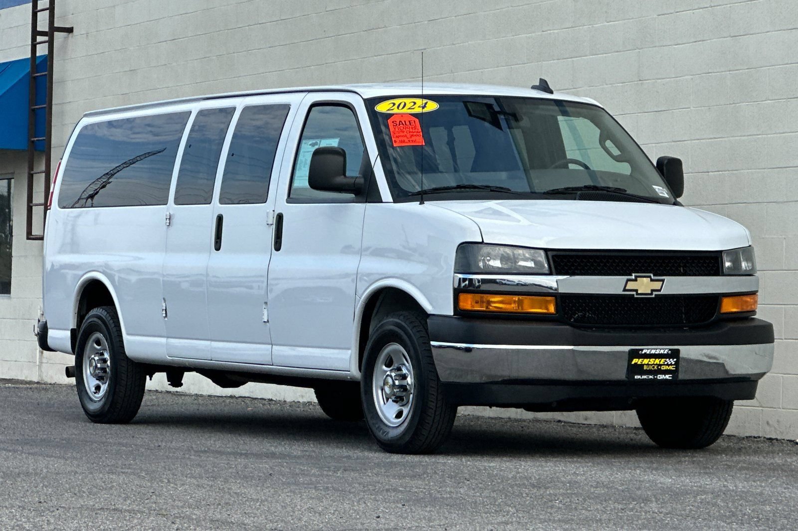 Certified 2024 Chevrolet Express 3500 LT w/ LT Preferred Equipment Group RWD image 2