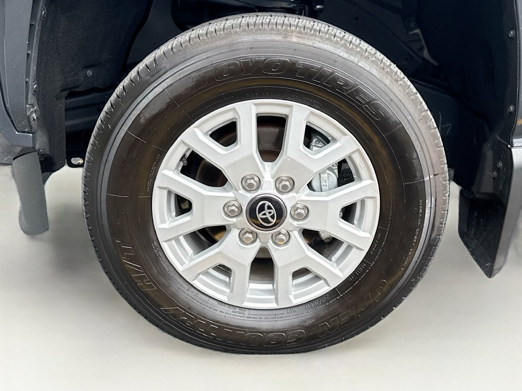 Used 2024 Toyota Tacoma SR5 AWD/4WD image 37