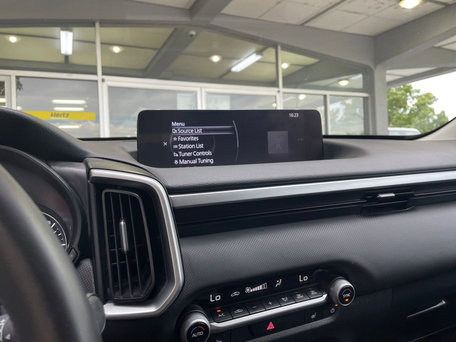 Used 2025 MAZDA CX-50 AWD 2.5 S w/ Preferred Package image 21