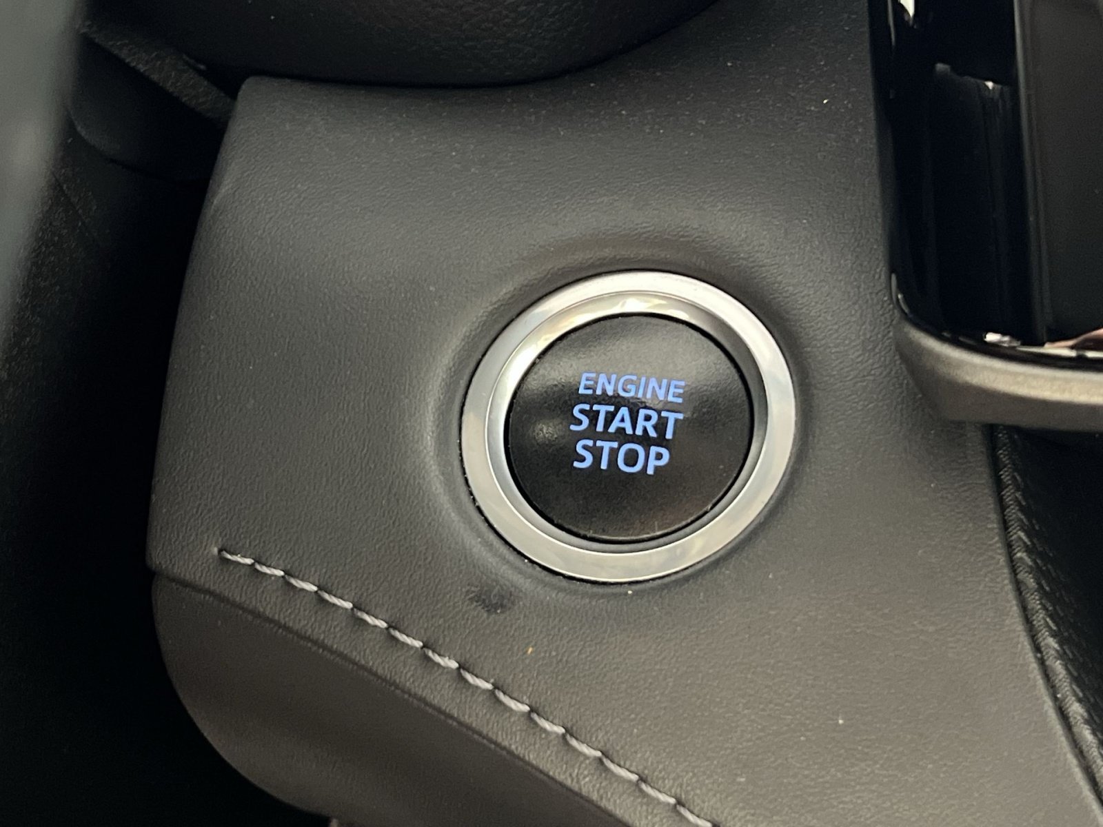 Used 2021 Toyota Highlander XLE AWD/4WD image 34