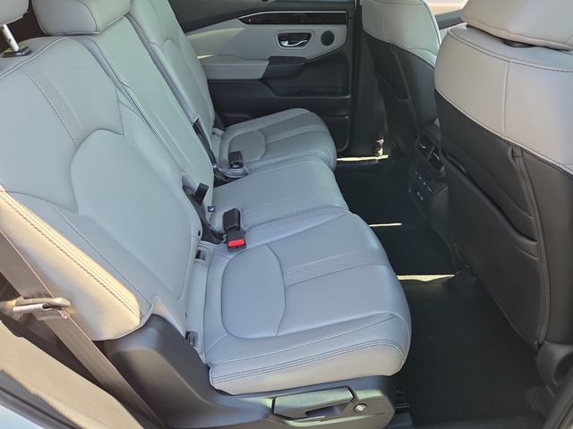 Used 2023 Honda Pilot Touring image 17
