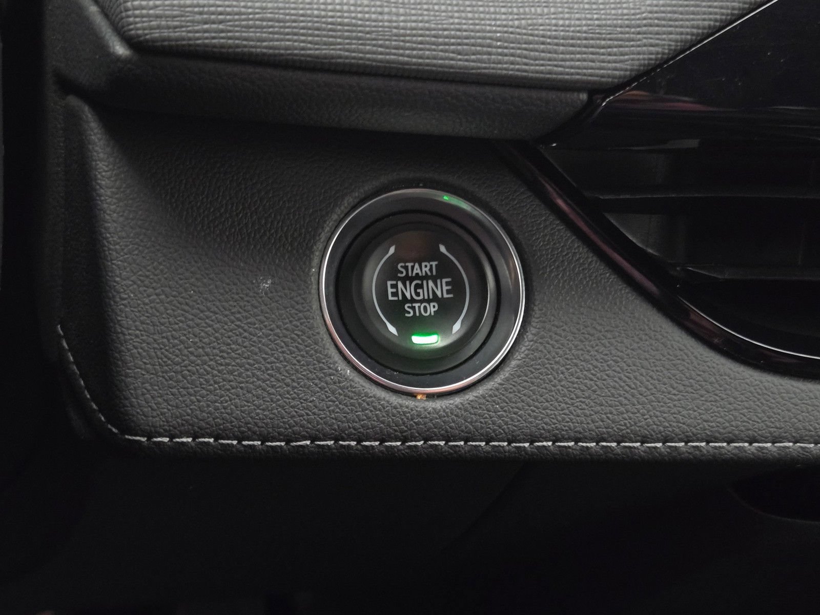 Used 2025 Buick Enclave Preferred AWD/4WD image 25