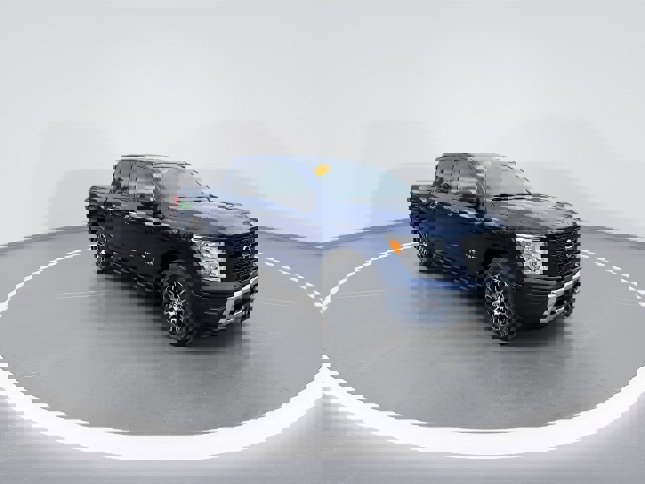 Used 2021 Nissan Titan SV w/ SV Convenience Package image 4