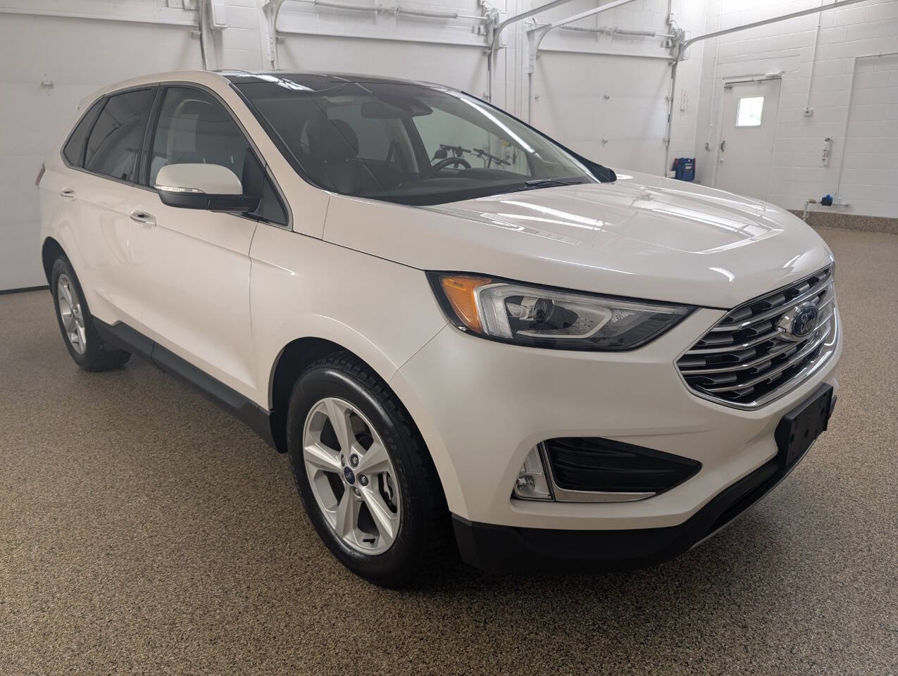 Used 2019 Ford Edge Titanium w/ Cold Weather Package image 5