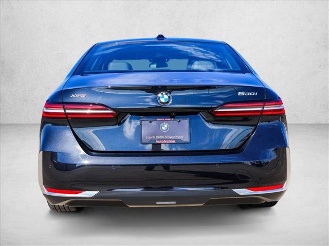 Certified 2024 BMW 530i xDrive w/ Convenience Package AWD/4WD image 6