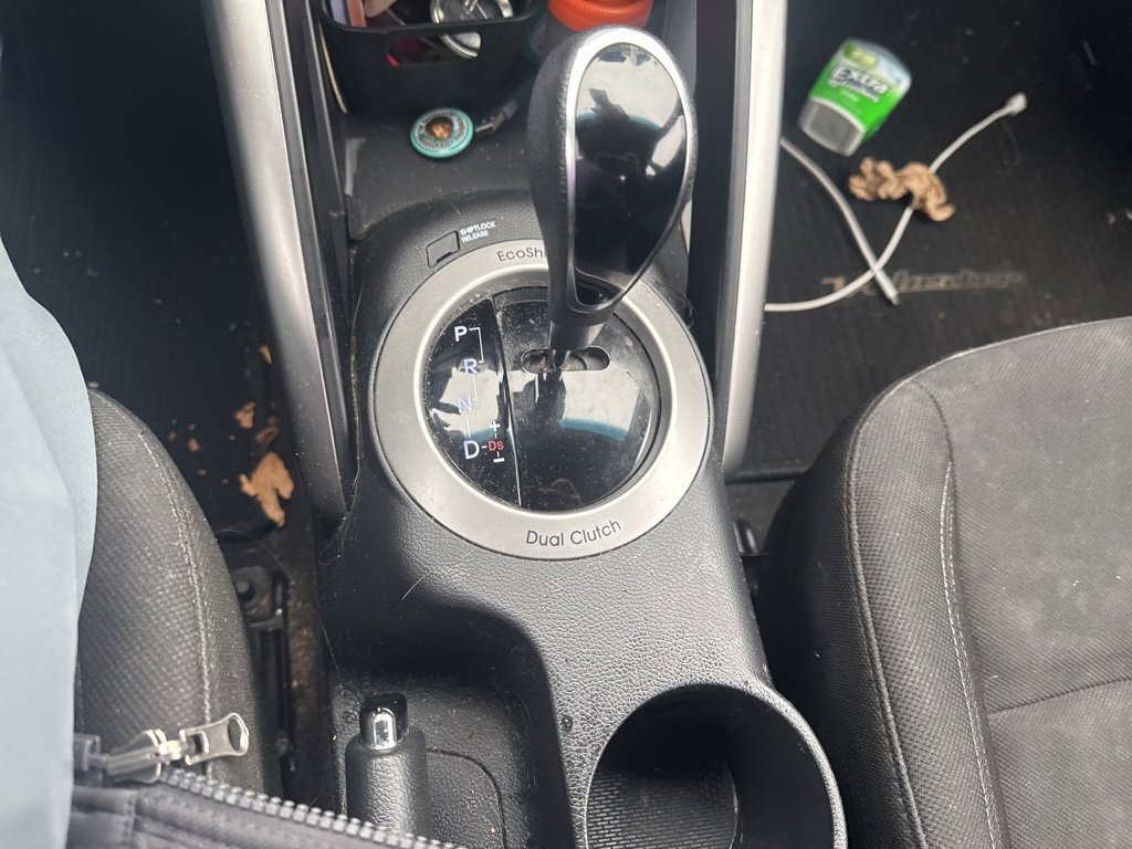 Used 2016 Hyundai Veloster image 8