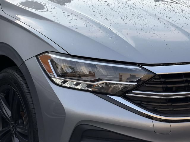 Certified 2023 Volkswagen Jetta SE w/ Panoramic Sunroof Package FWD image 10