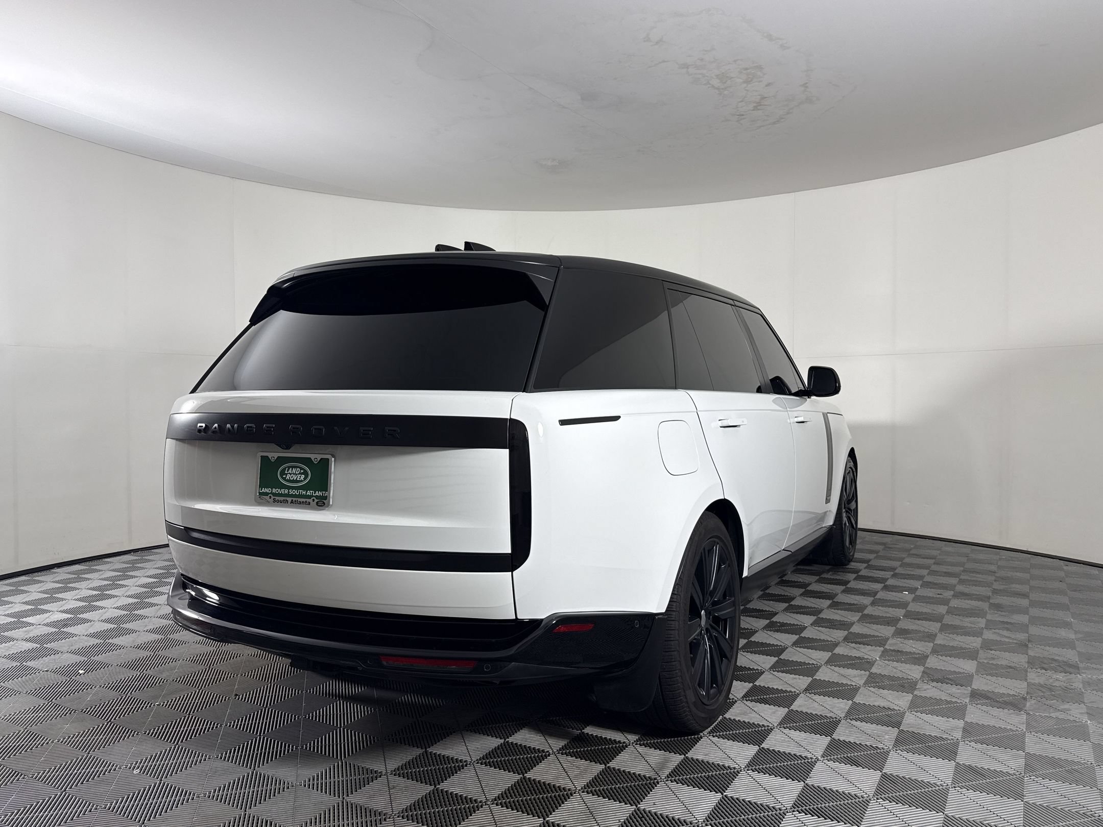 Used 2025 Land Rover Range Rover Long Wheelbase Autobiography AWD/4WD image 9