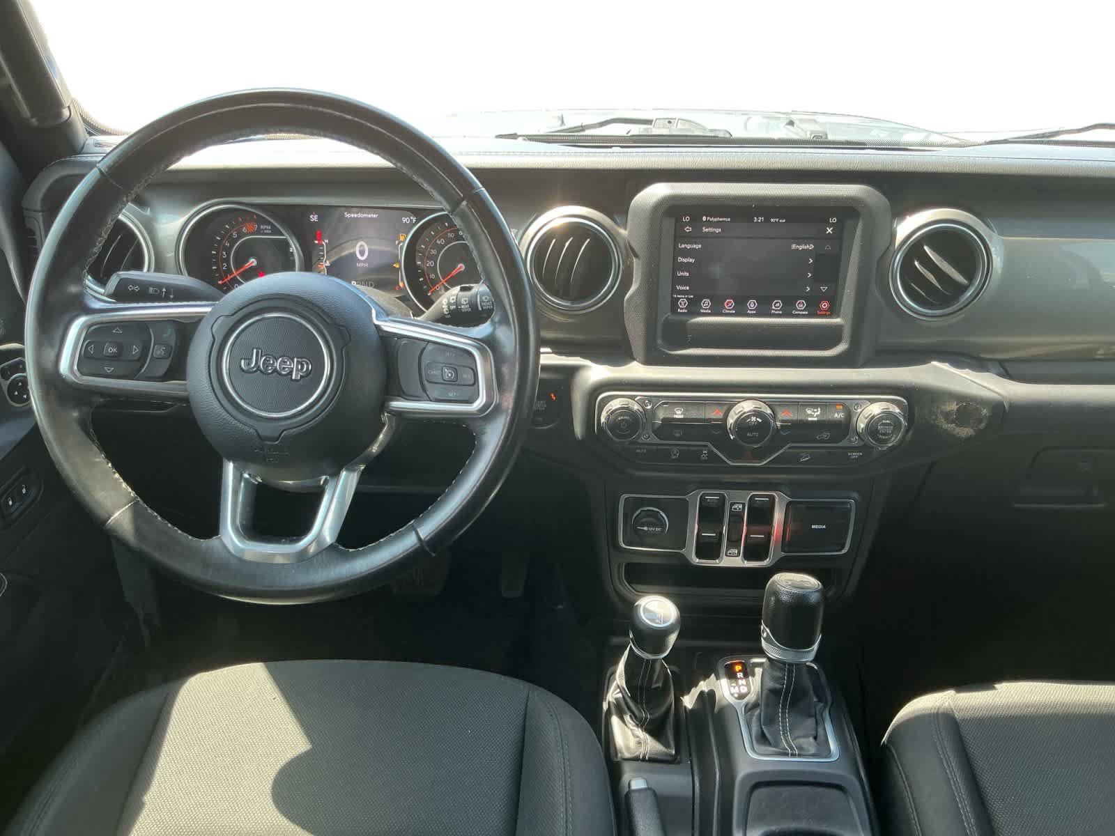 Used 2018 Jeep Wrangler Unlimited Sahara w/ LED Lighting Group AWD/4WD image 10