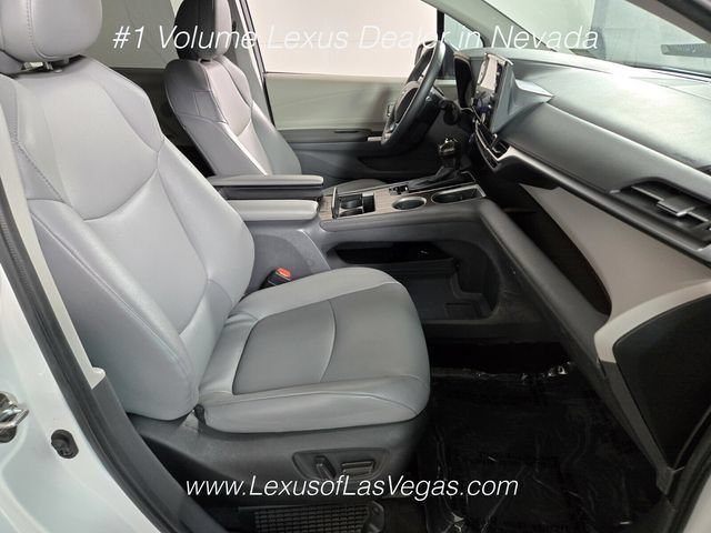 Used 2023 Toyota Sienna XLE FWD image 21