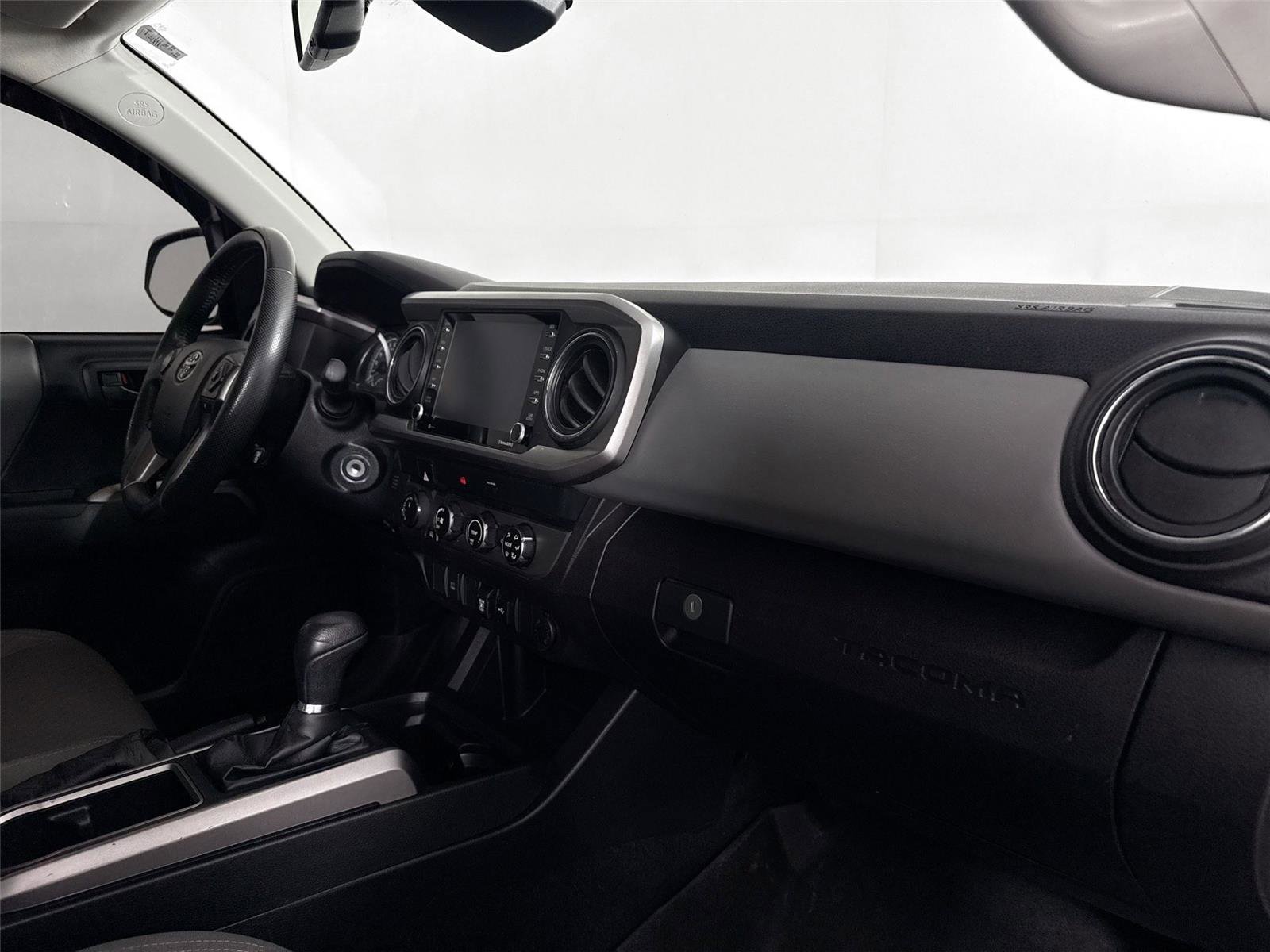 Used 2020 Toyota Tacoma SR5 AWD/4WD image 36