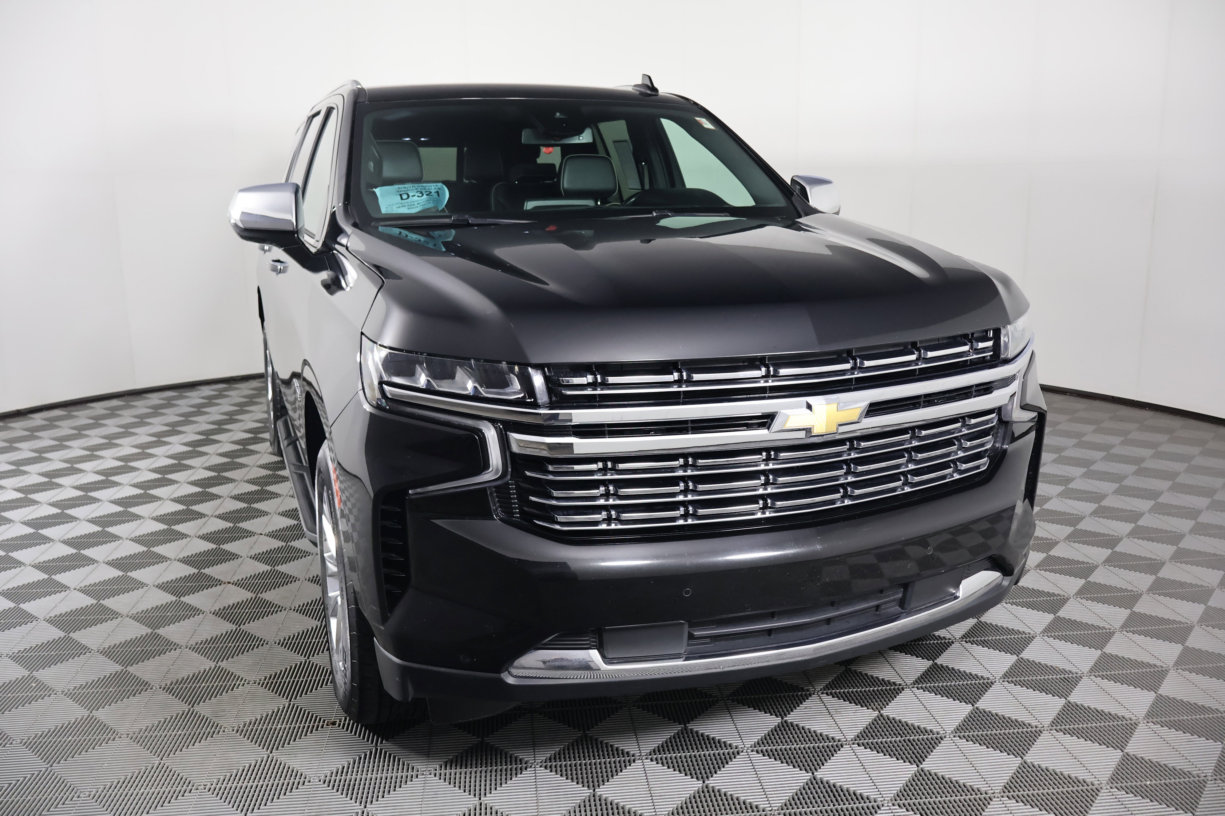 Used 2024 Chevrolet Tahoe Premier AWD/4WD image 3