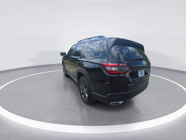 Used 2025 Honda Pilot Sport image 6