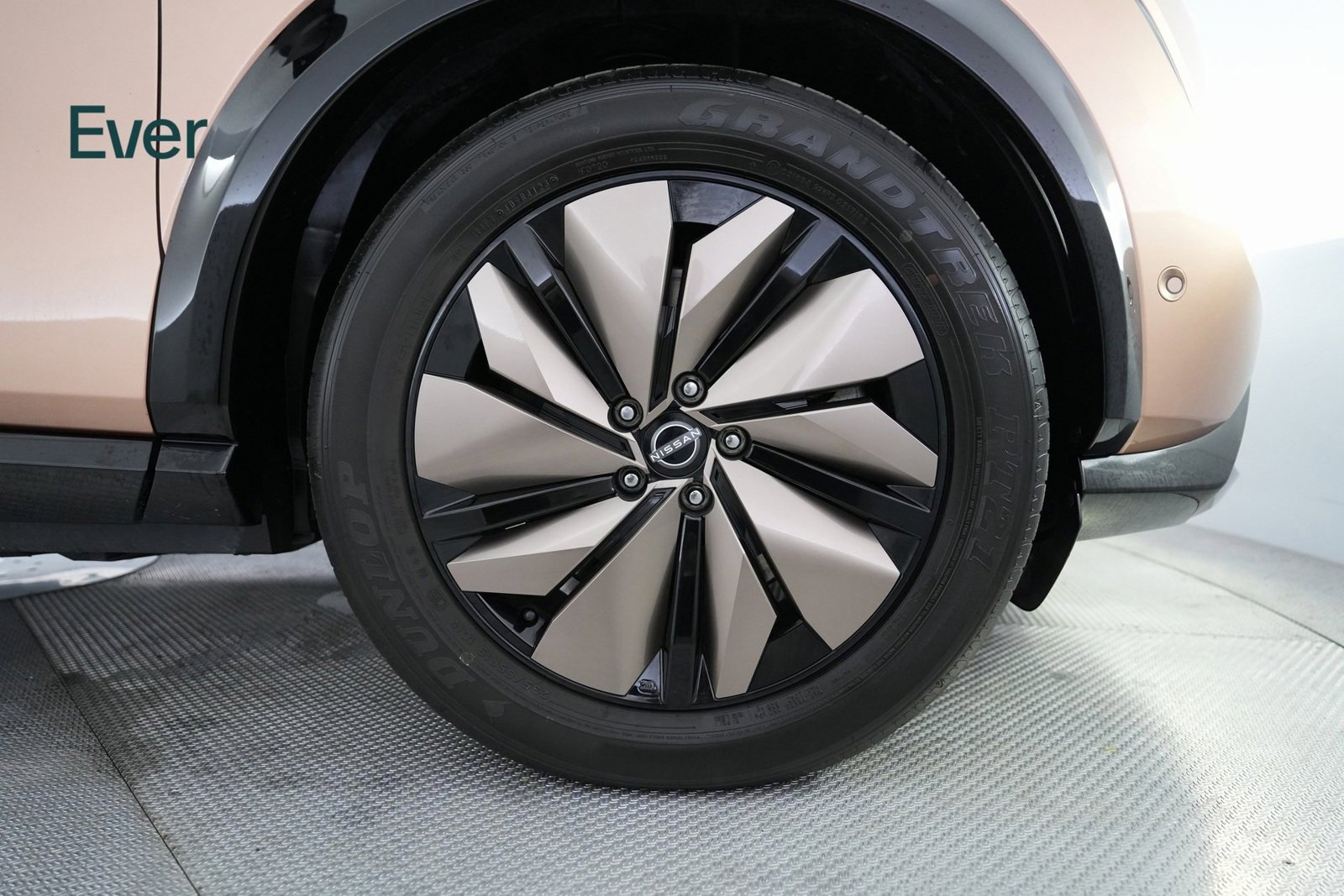 Used 2024 Nissan Ariya AWD image 18