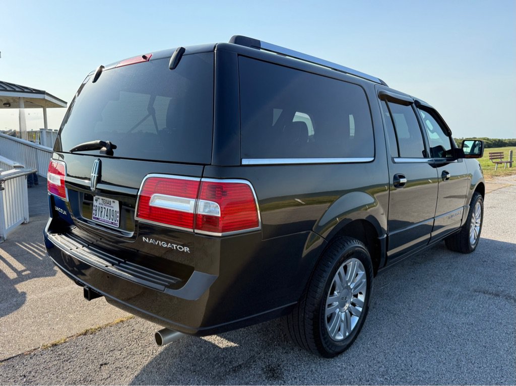 Used 2013 Lincoln Navigator L 4WD w/ HD Trailer Tow Pkg image 5