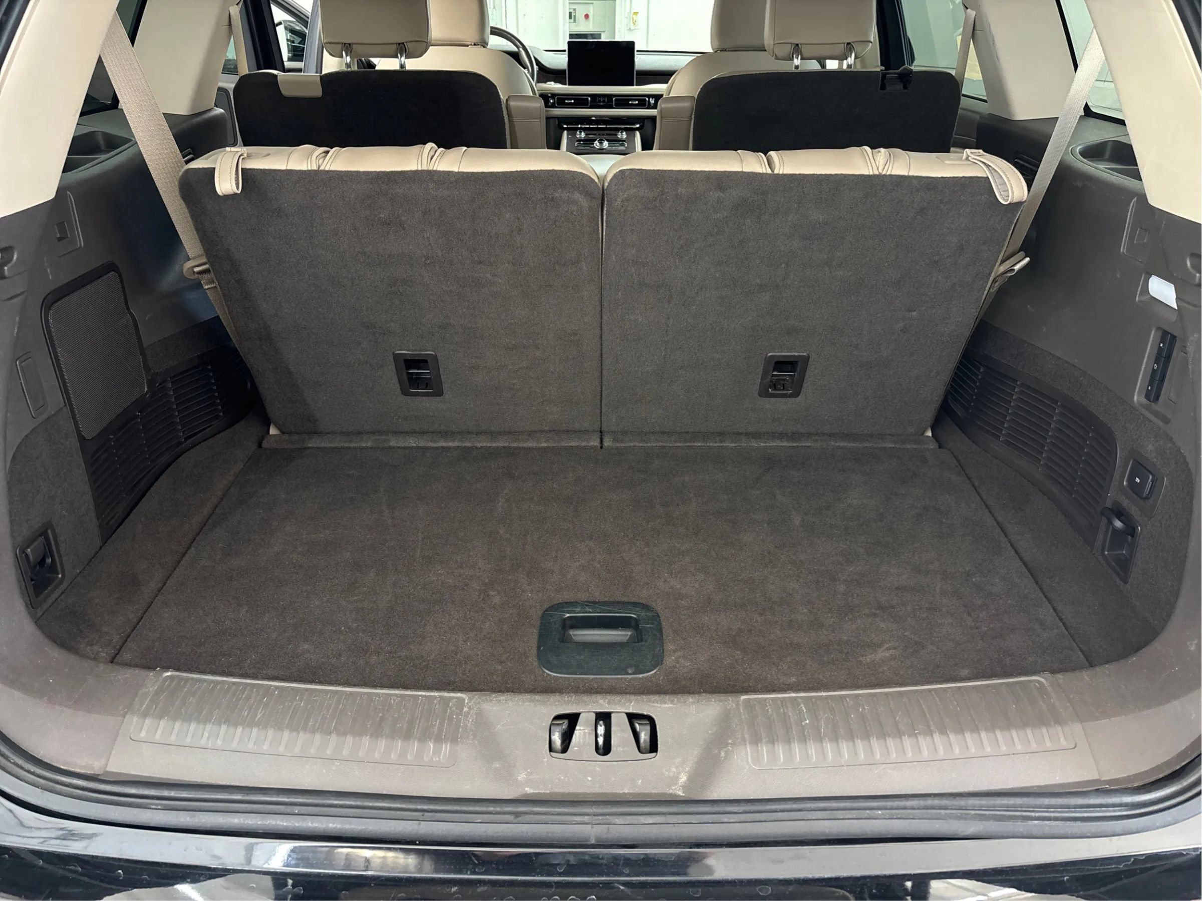 Used 2023 Lincoln Aviator Reserve w/ Equipment Group 201A AWD/4WD image 16