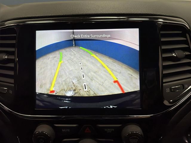 Used 2022 Jeep Grand Cherokee Laredo X image 10