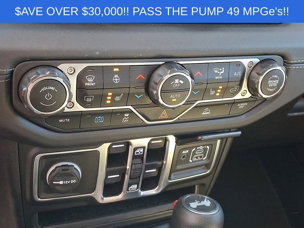 Used 2025 Jeep Wrangler Unlimited Sahara AWD/4WD image 18