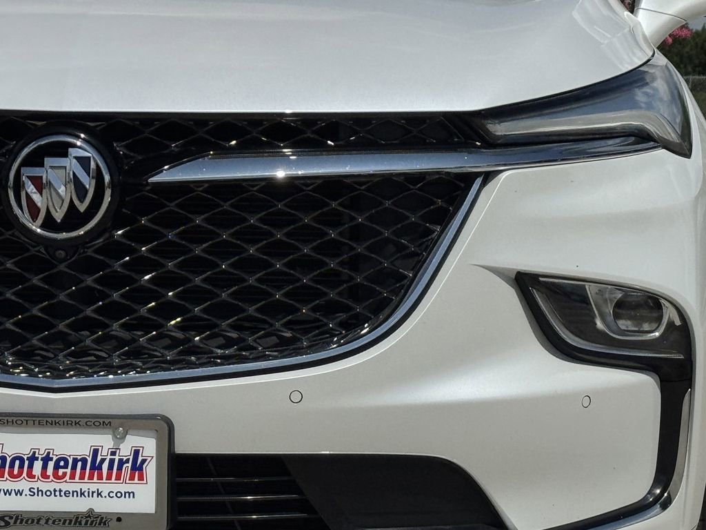 Used 2023 Buick Enclave Avenir FWD image 8