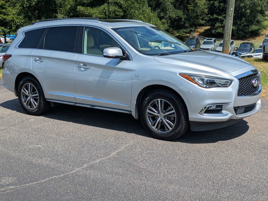 Used 2020 INFINITI QX60 Luxe w/ Essential Package FWD image 2