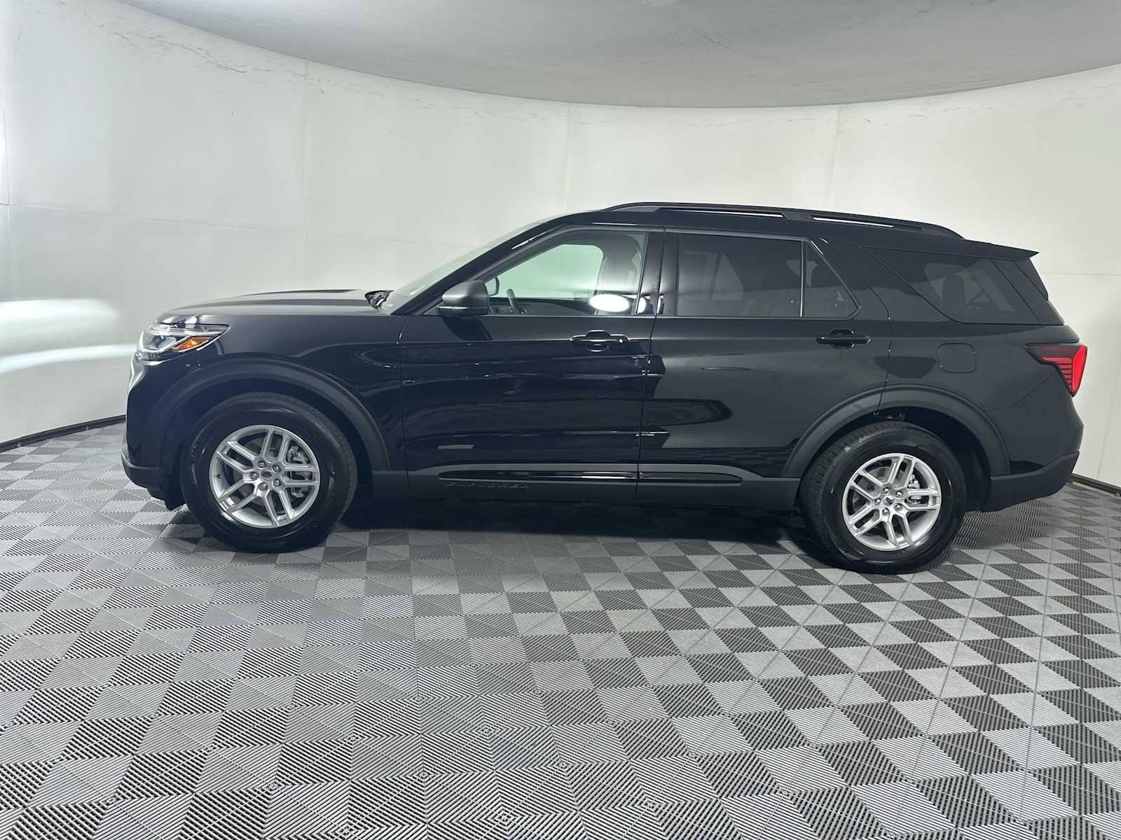 New 2026 Ford Explorer Active w/ Active Comfort Package RWD image 4