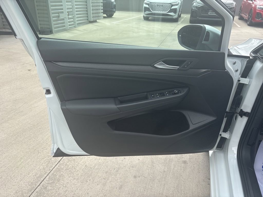 Used 2024 Volkswagen Golf R image 10