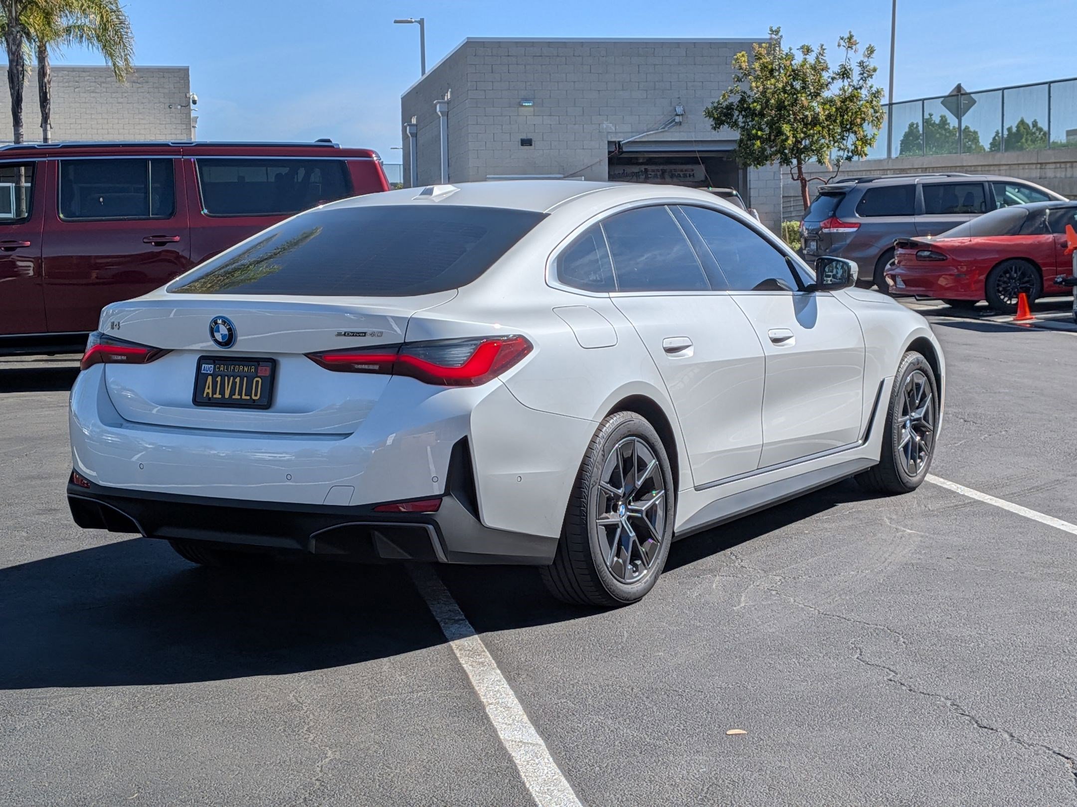 Used 2025 BMW i4 eDrive40 w/ Parking Assistance Package image 9