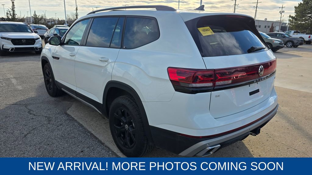 Used 2024 Volkswagen Atlas Peak Edition SE image 3