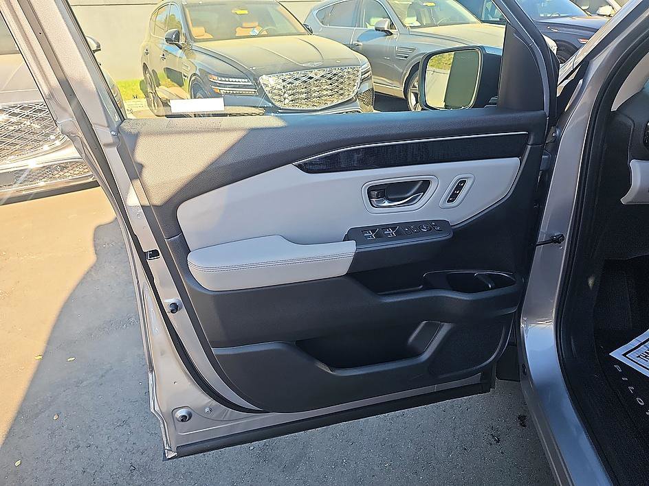 Used 2025 Honda Pilot Elite image 12