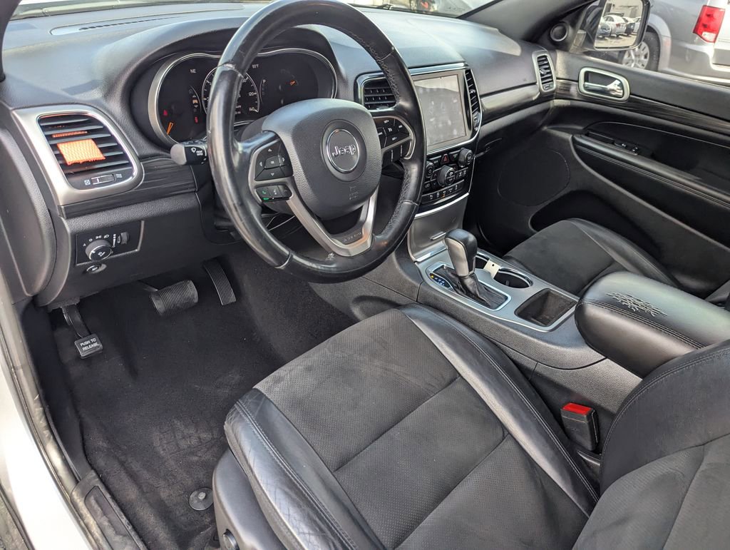 Used 2019 Jeep Grand Cherokee Laredo w/ Laredo X Package RWD image 24