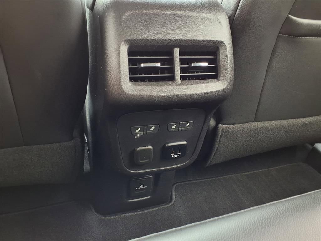 Used 2018 Chevrolet Equinox Premier image 24