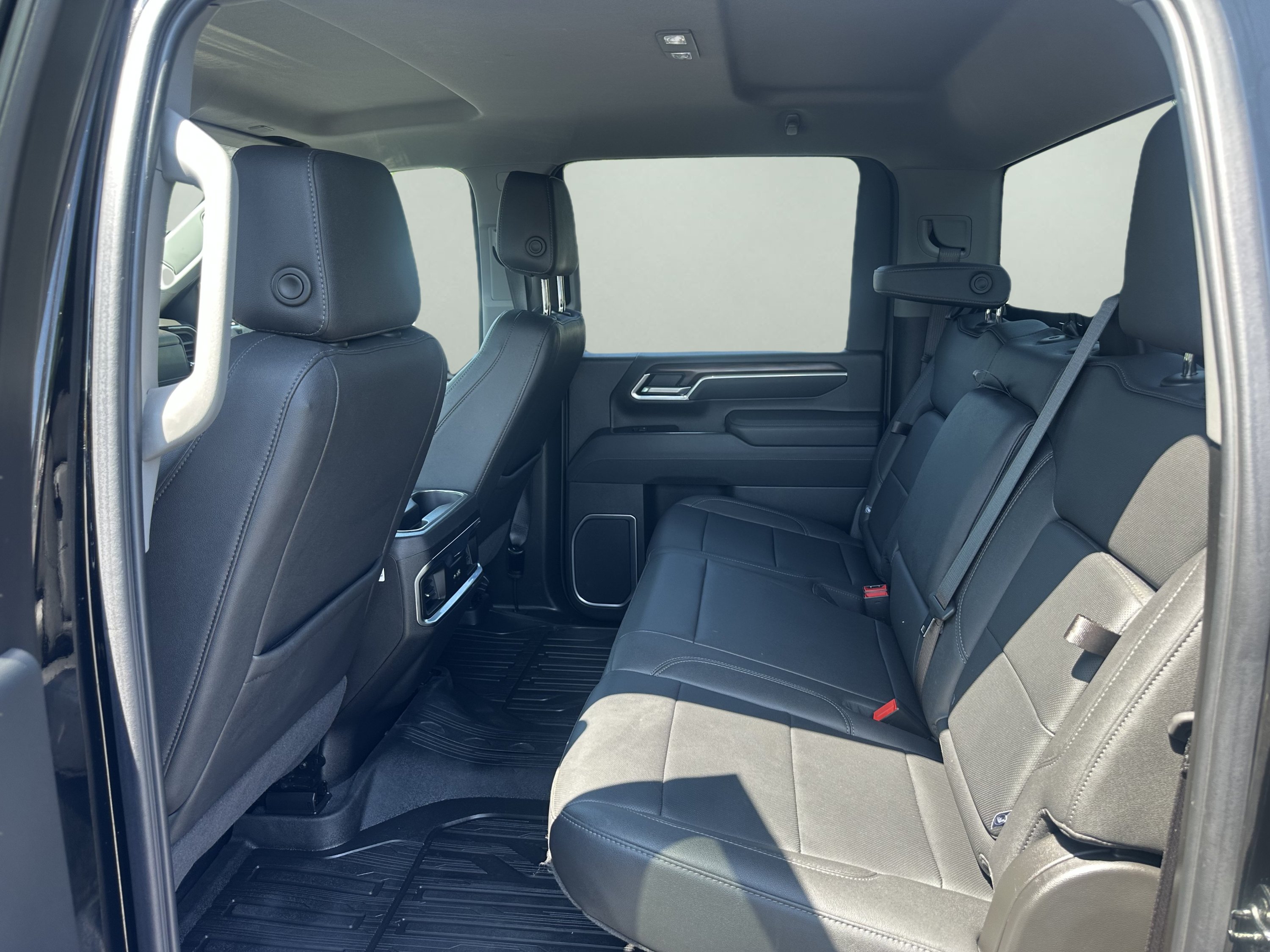 Used 2026 GMC Sierra 2500 SLT w/ SLT Convenience Package AWD/4WD image 10