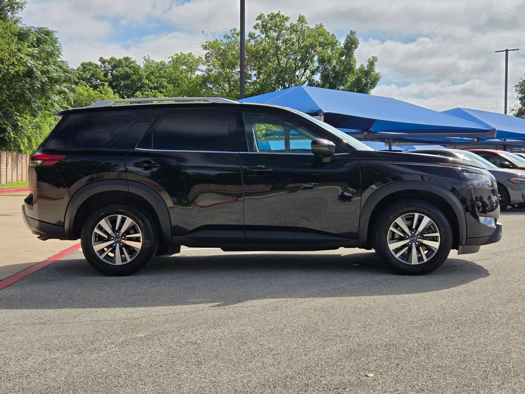 Used 2025 Nissan Pathfinder SL AWD/4WD video 2