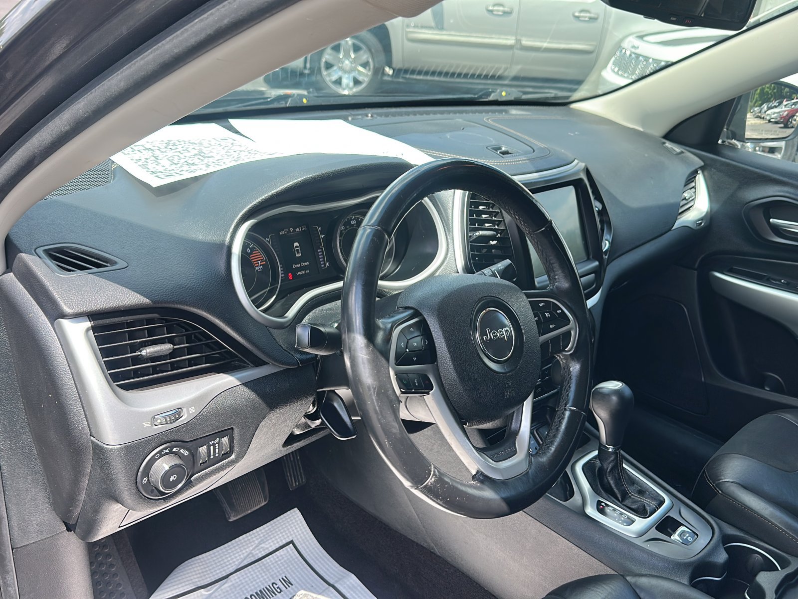 Used 2018 Jeep Cherokee Latitude Plus FWD image 20