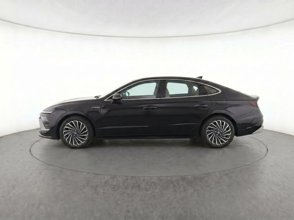 Certified 2025 Hyundai Sonata Limited FWD image 6