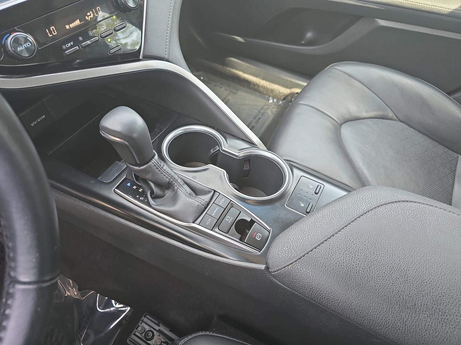 Used 2018 Toyota Camry XSE image 30