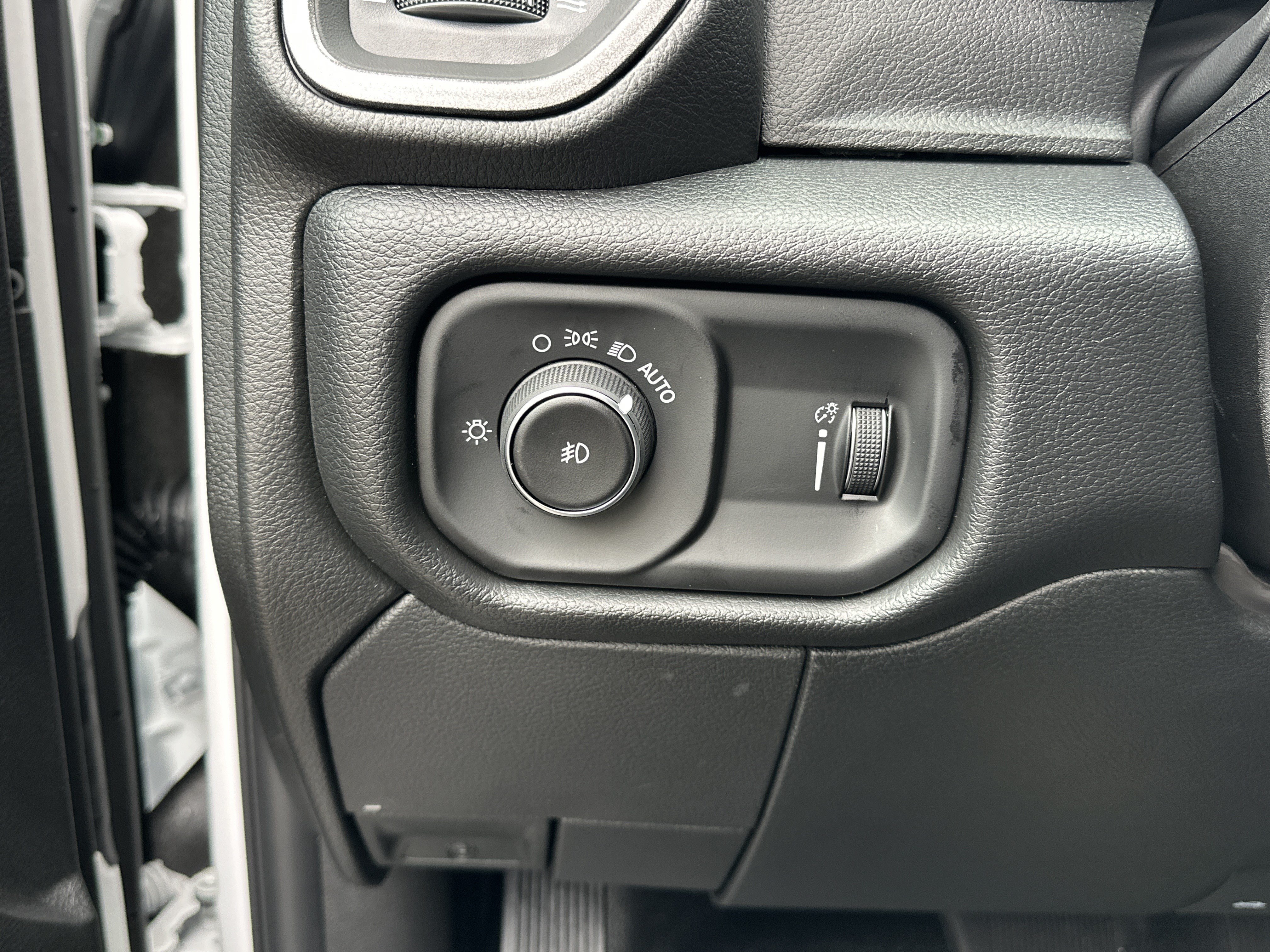 New 2026 RAM 5500 Tradesman w/ Chrome Appearance Group AWD/4WD image 28