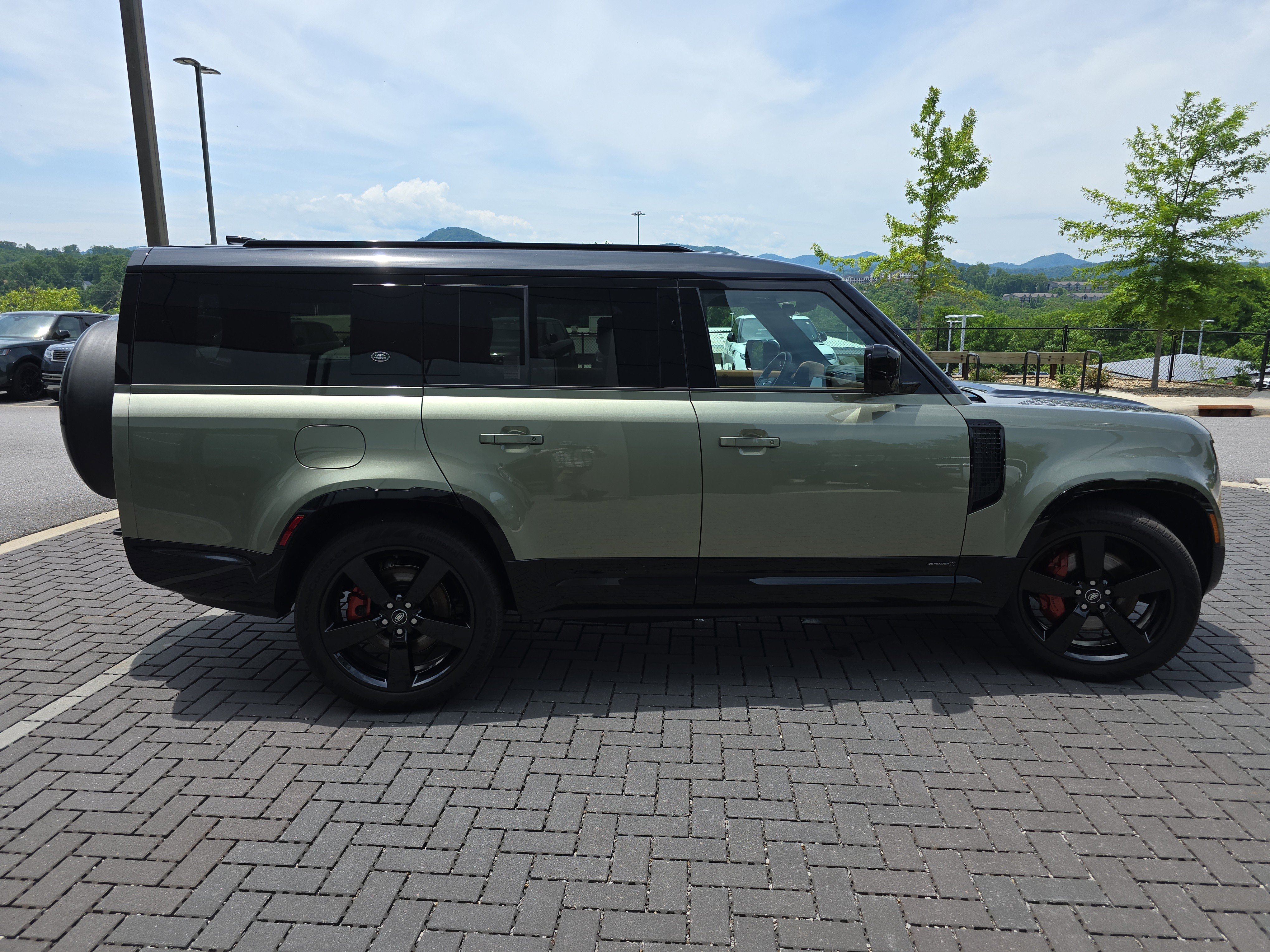 Certified 2024 Land Rover Defender 130 X AWD/4WD image 4