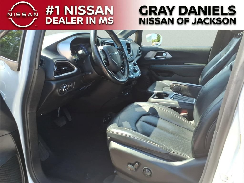 Used 2020 Chrysler Pacifica Touring-L Plus FWD image 24