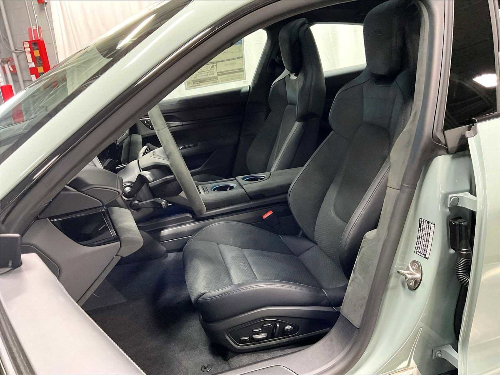 Used 2025 Porsche Taycan GTS image 8