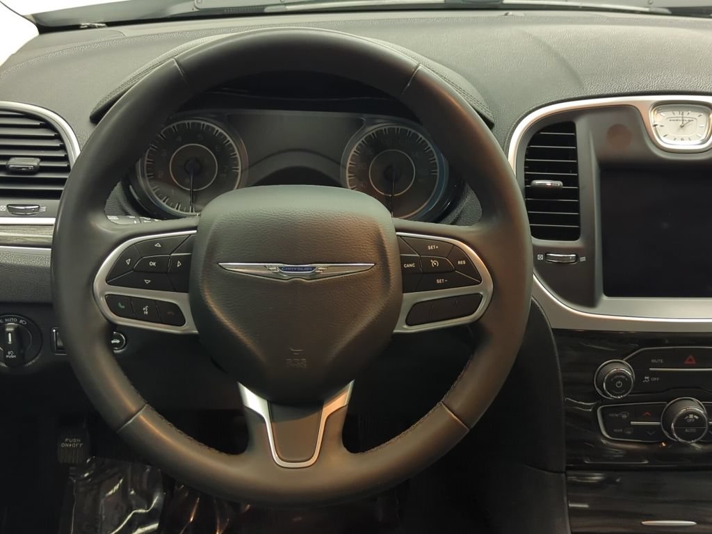 Used 2022 Chrysler 300 Touring L RWD image 22