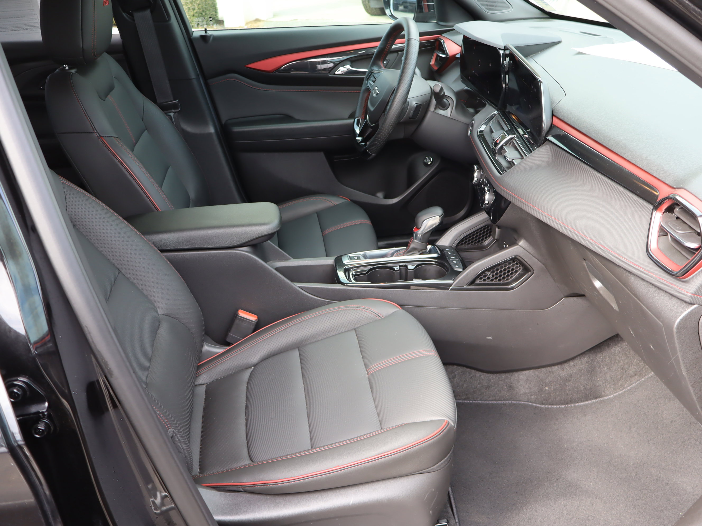 Certified 2025 Chevrolet TrailBlazer RS w/ Convenience Package image 37